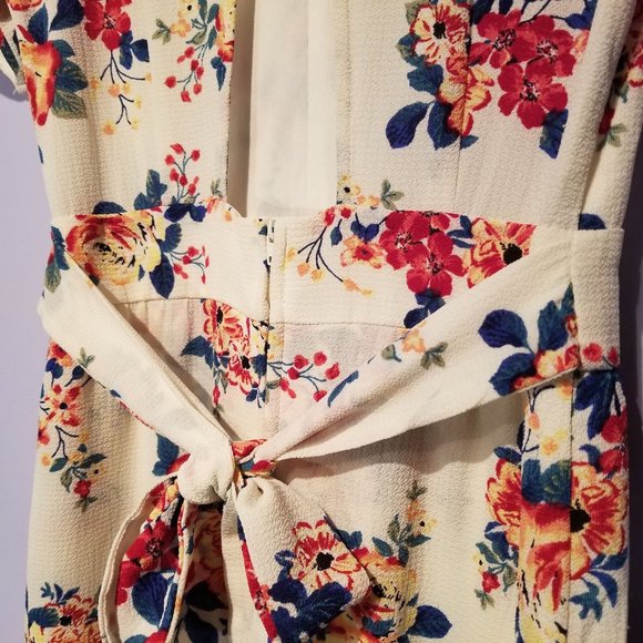 Crystal Sky Floral Shorts Romper - Picture 8 of 8